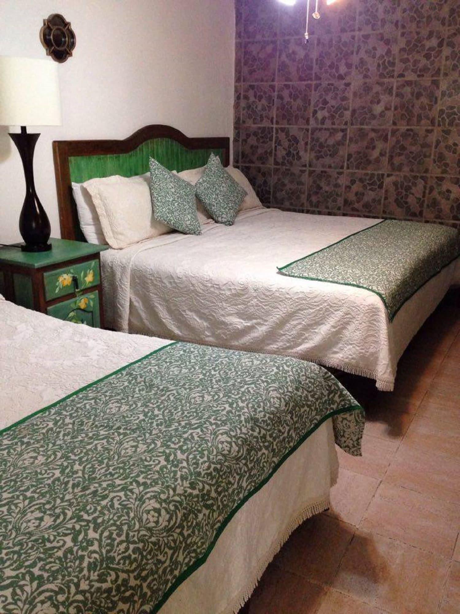 Hotel La Huerta Альенде Экстерьер фото