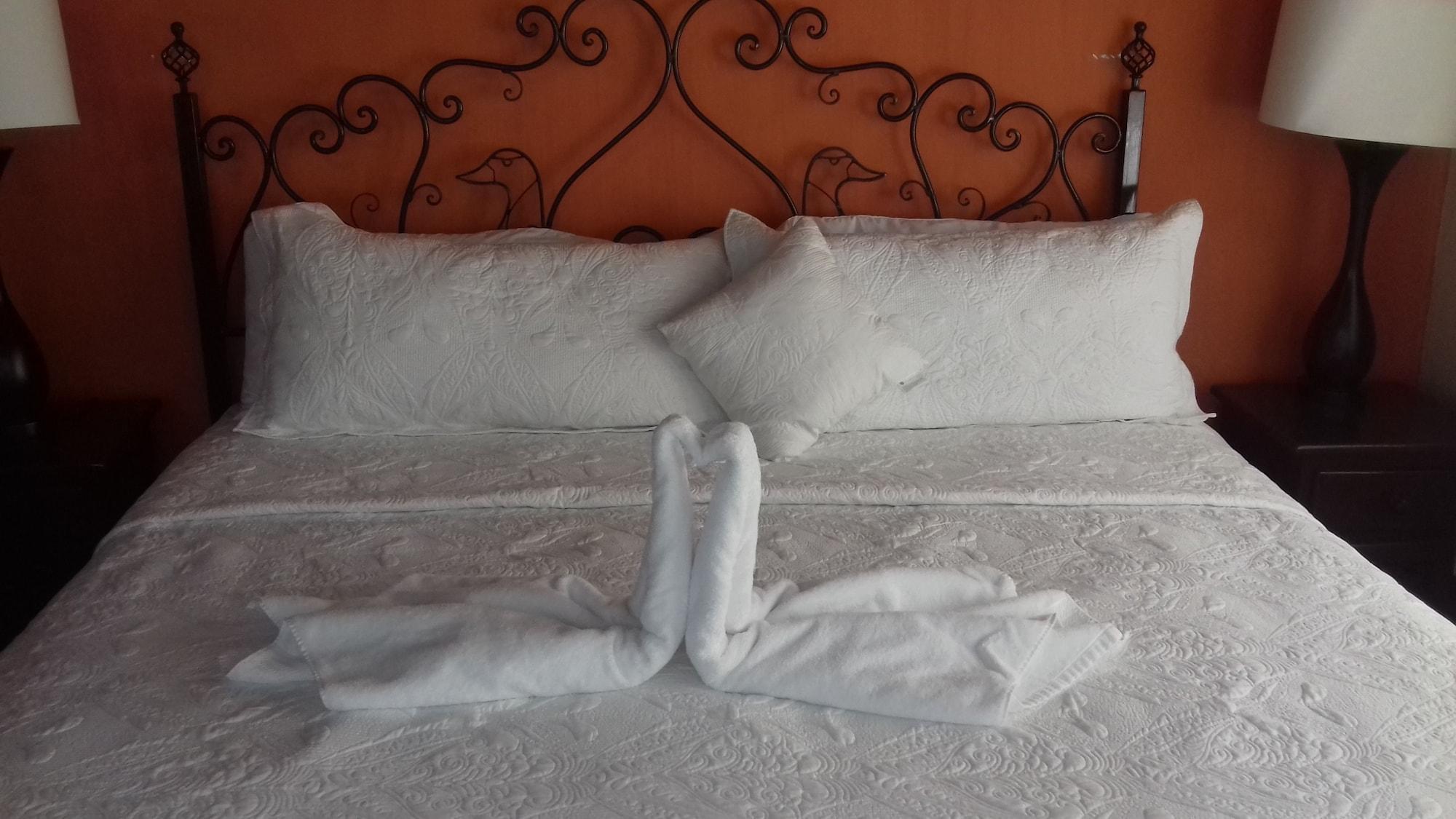 Hotel La Huerta Альенде Экстерьер фото