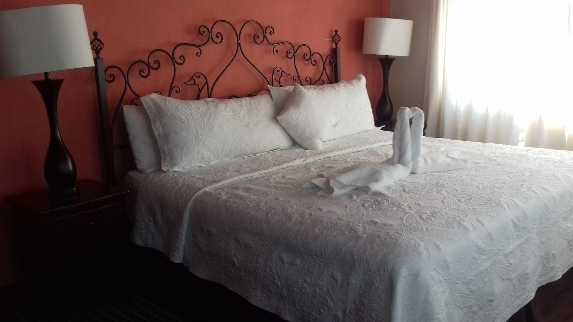 Hotel La Huerta Альенде Экстерьер фото
