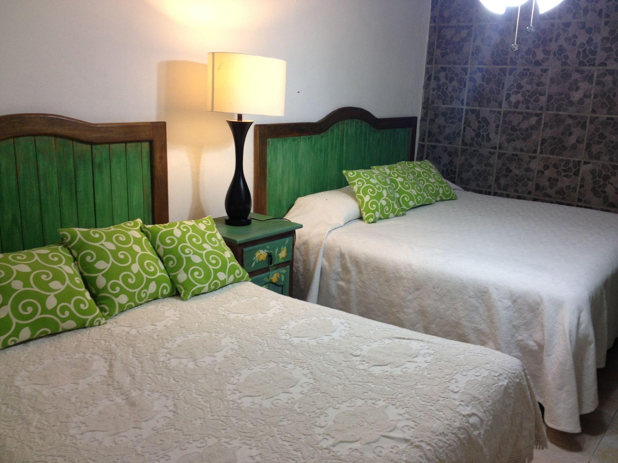 Hotel La Huerta Альенде Экстерьер фото